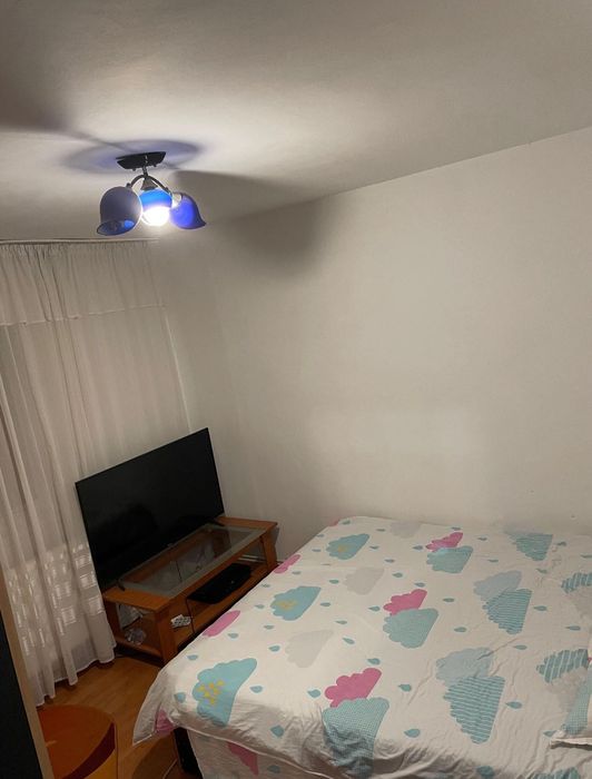 Ofer spre închiriere apartament cu două camere