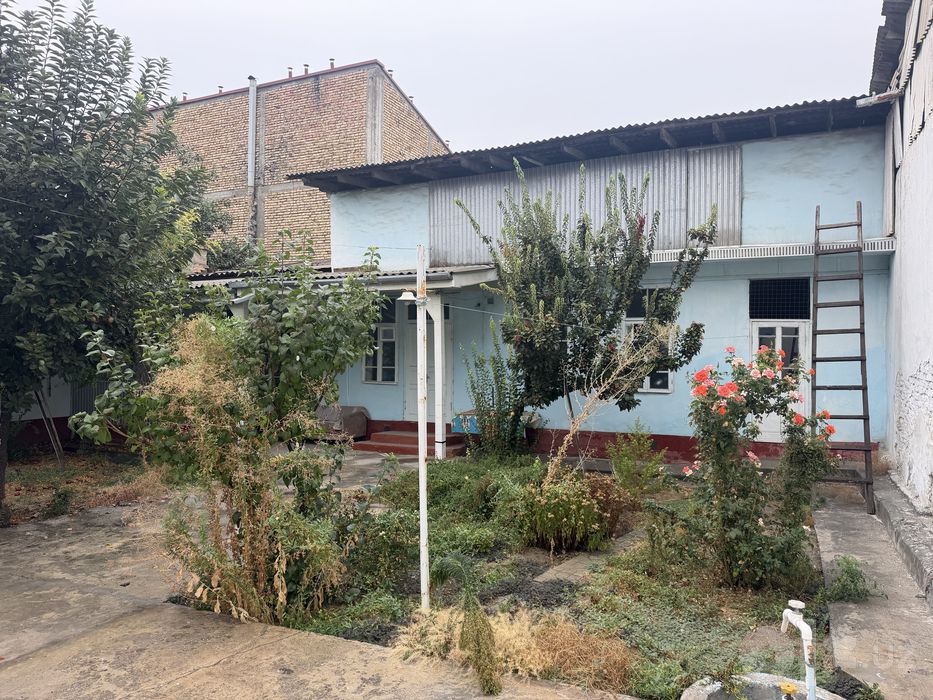Hovli uy sotiladi