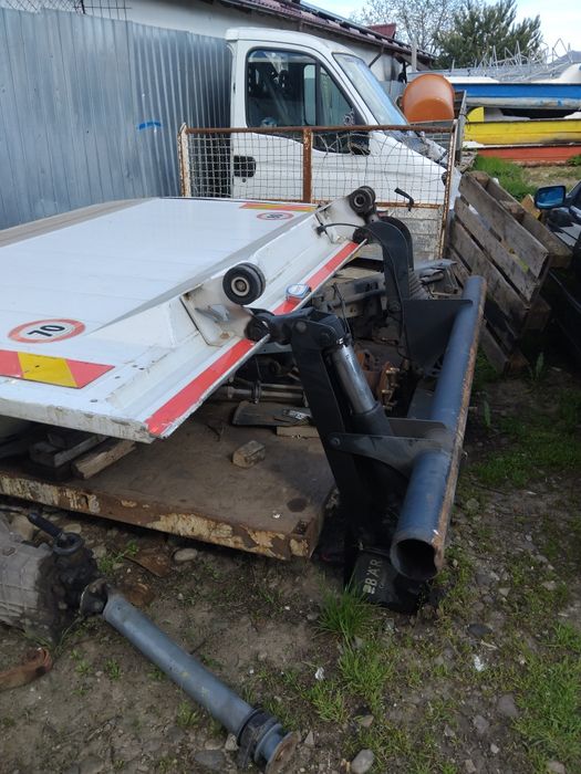 Vând lift hidraulic iveco