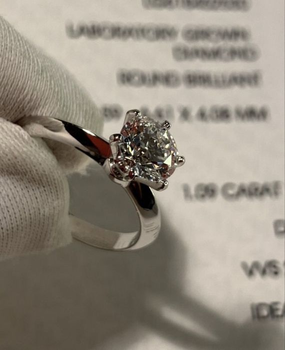 Кольцо с бриллиантом 1 карат