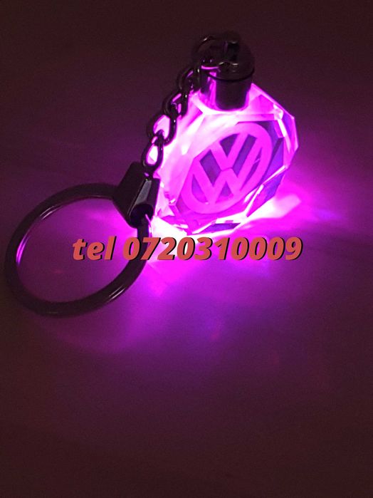 Oferta Breloc Din Cristal Cu Led 6 Culori Volkswagen Sau Alte Auto