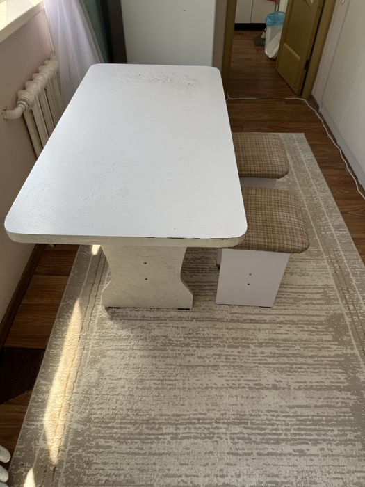 Срочно стол для кухни