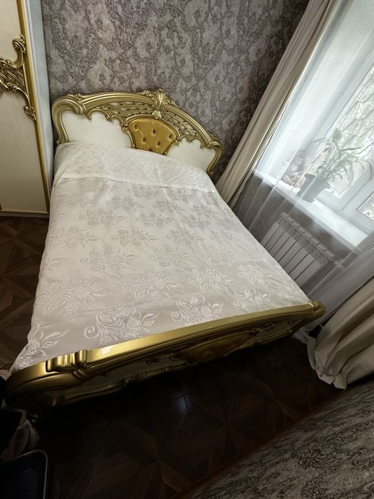 Продам спальный гарнитур