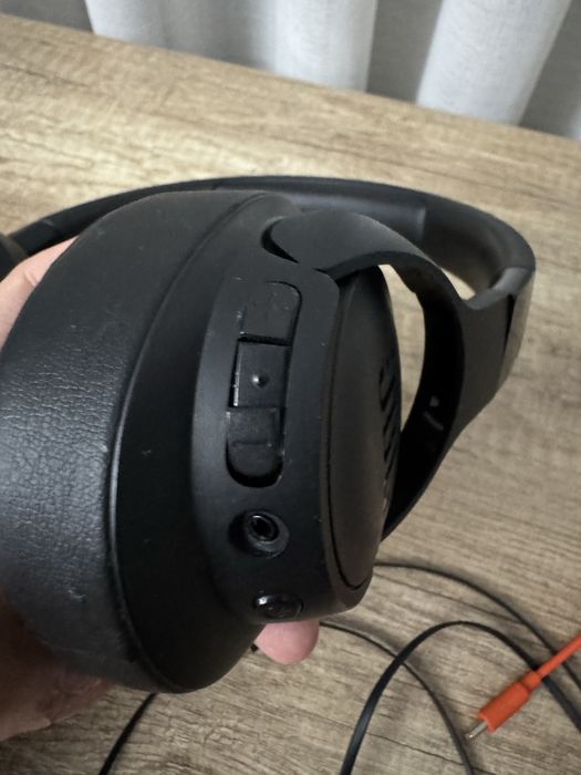 Продам JBL 750BT