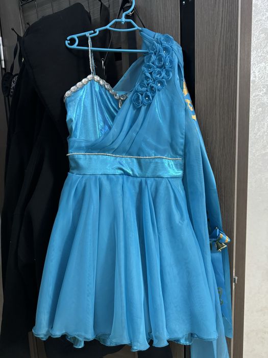 Плате нарядное. На девочку 9-11лет. Одевали 1 раз