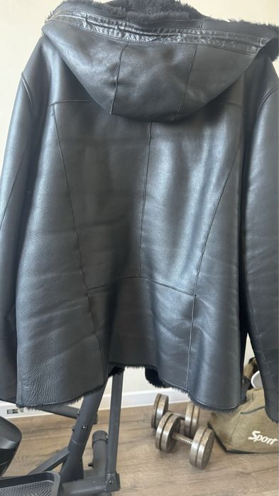 Продам дубленку с капюшоном