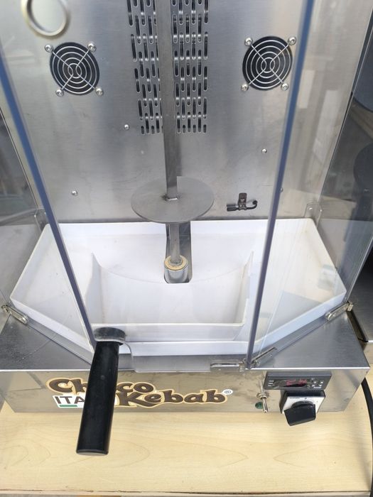 Choco kebab, clătite, ciocolată, înghețată.