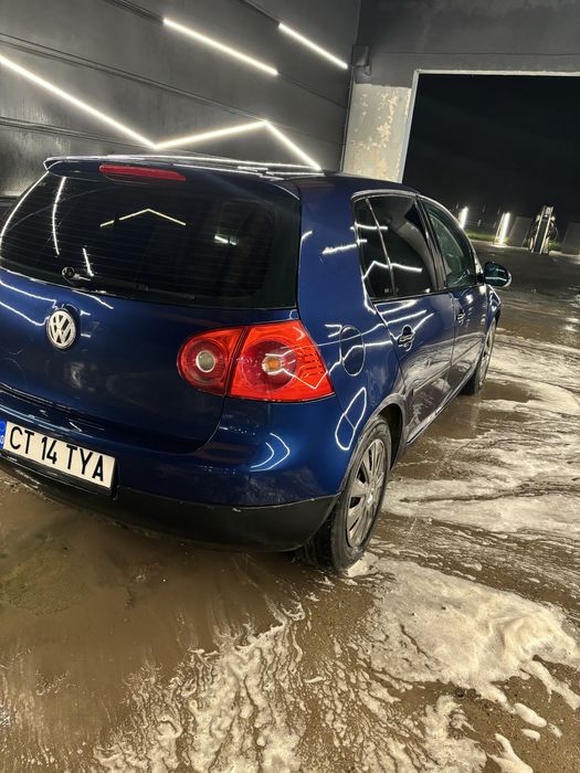 Volkswagen Golf 5 1.6 Benzină – 2004 – stare bună