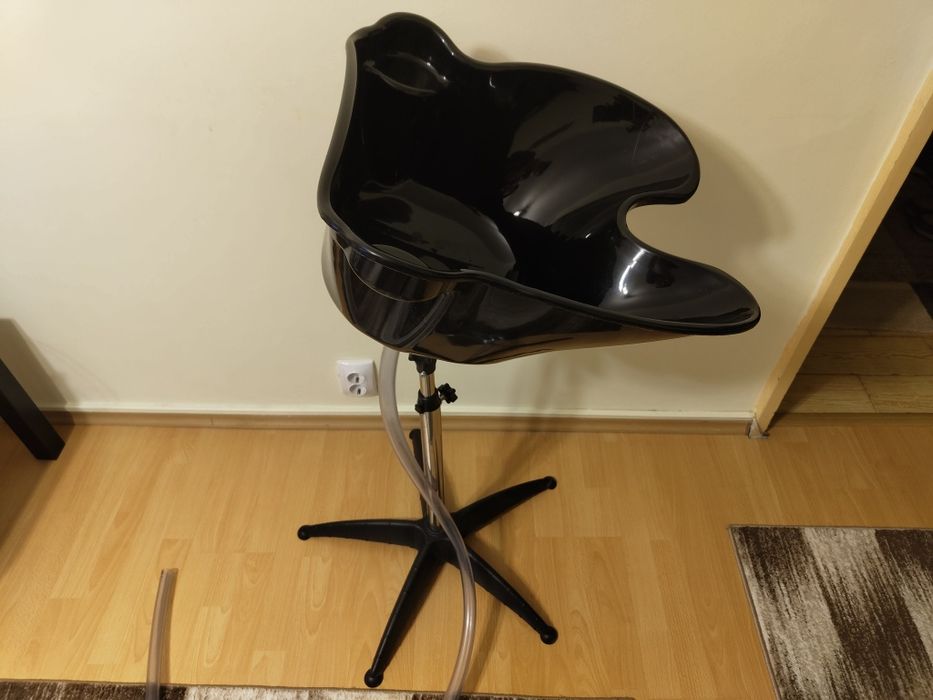 Scafă portabilă pentru coafor