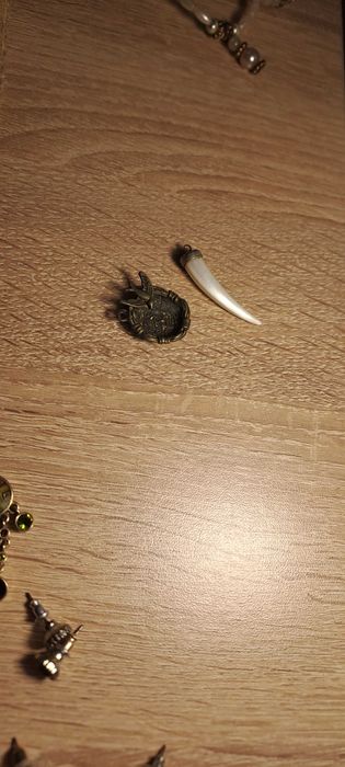 Лот: 7 чифта обеци, 2 висулки, 2 гривни и 1 колие