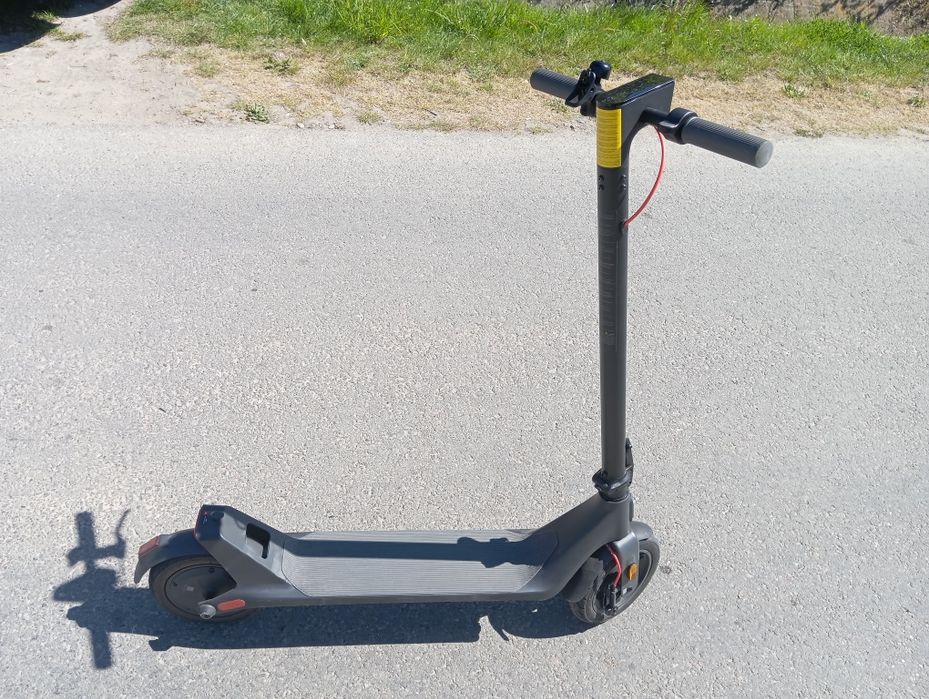 Trotineta Electrica Xiaomi 4 Lite Gen 2, ca noua, in garanție,unic proprietar, dețin hârtiile de achiziție