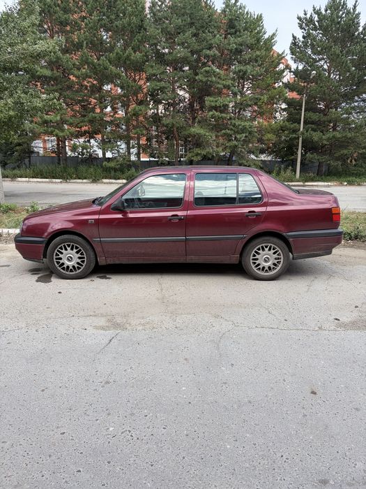 Автомобиль Volkswagen Vento