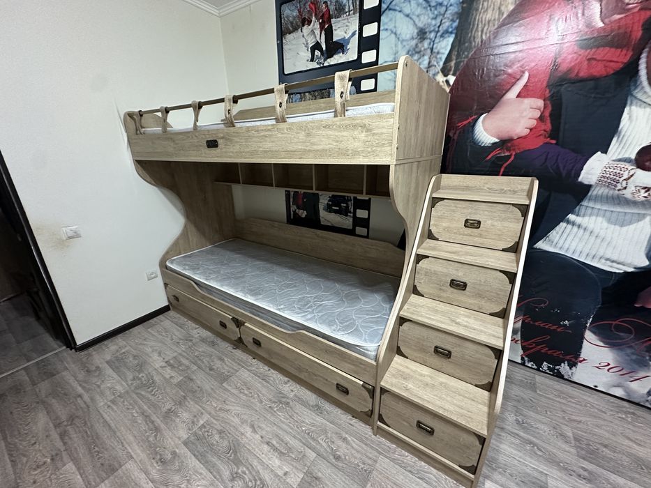 Двухярусная детская кровать