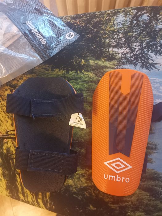 Apărători fotbal Umbro, marimea M, noi