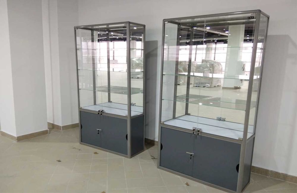 Витрины и торговые прилавки по выгодным ценам, стеклянные витрины