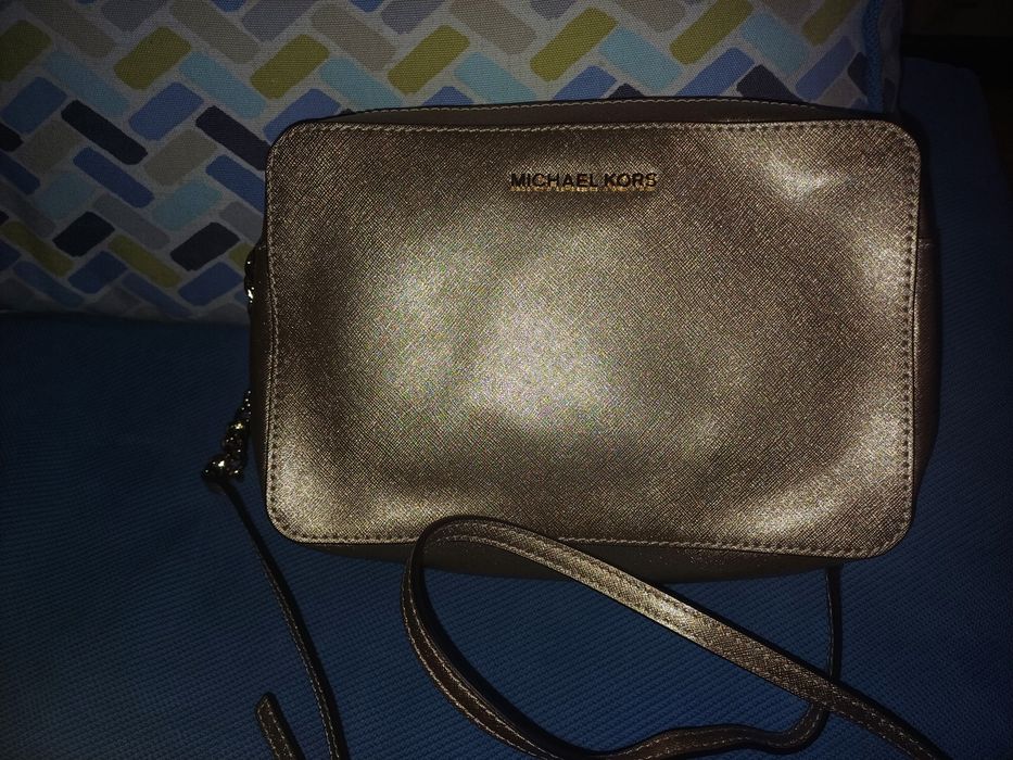 Michael Kors чанта в злато