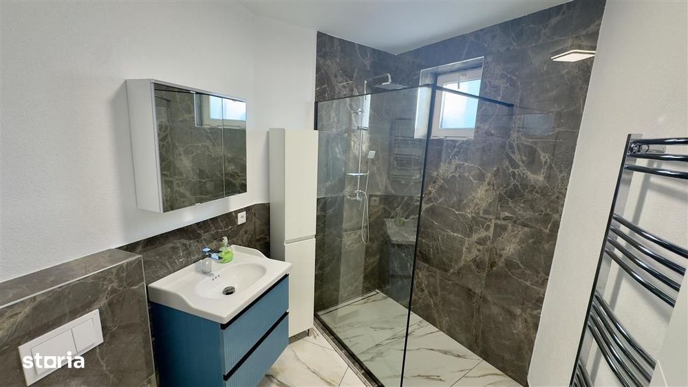 Apartament decomandat, 2 camere, balcon, la cheie, zona Turnisor