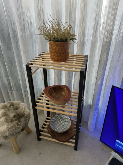 красива етажерка на 3 нива за дома или офиса.