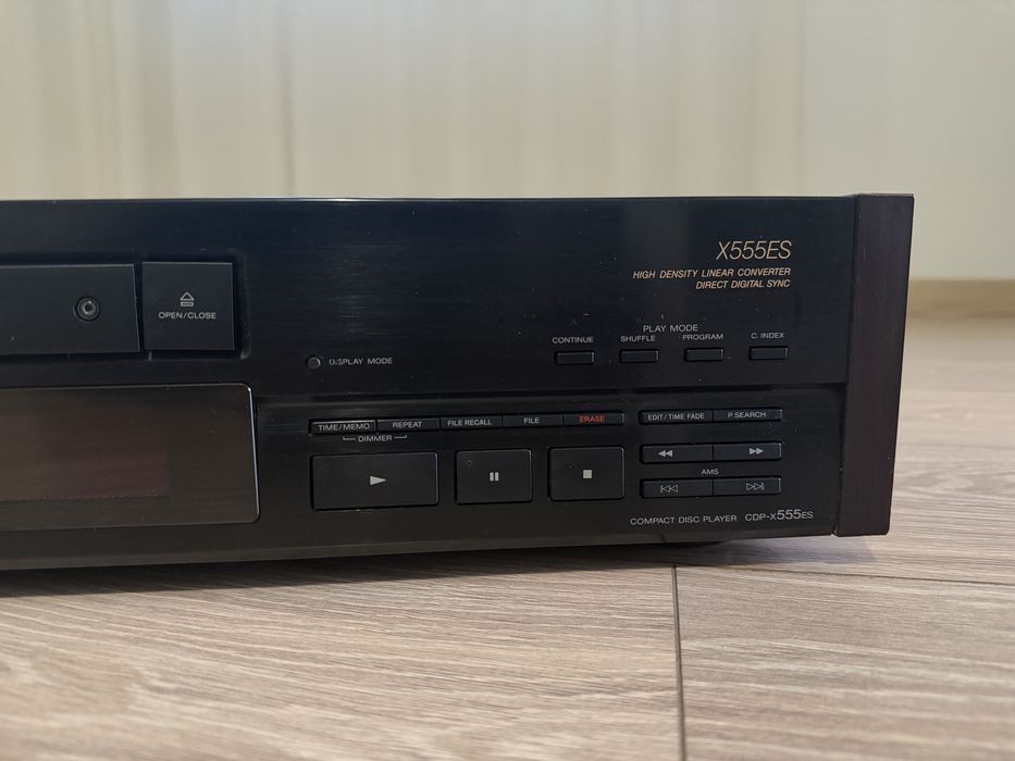 Продам CD плеер Sony 555ES