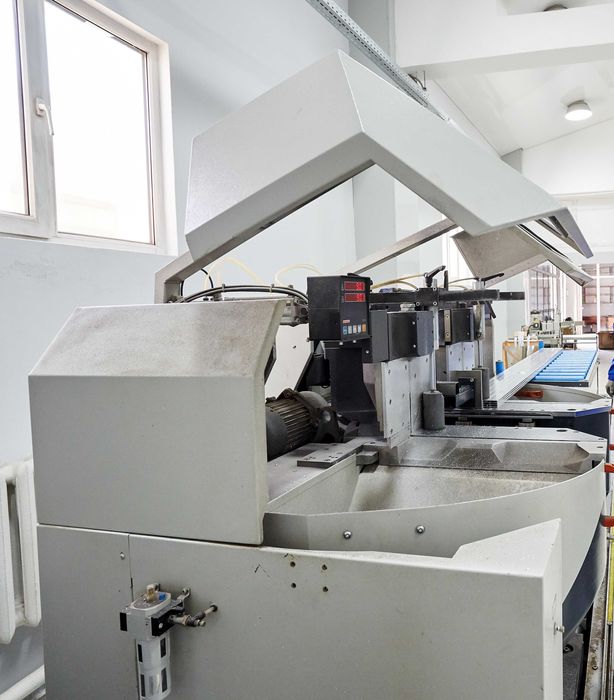 Двухголовочная усорезная пила elumatec DG 244