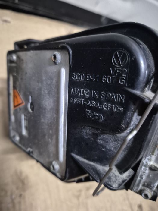 Faruri Xenon VW Passat B6 2005-2010. Volan stinga. Preț bucata. Volan