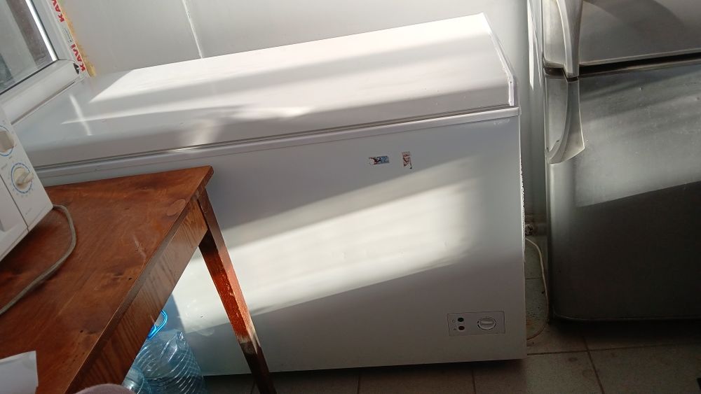 Морозильник почти новый