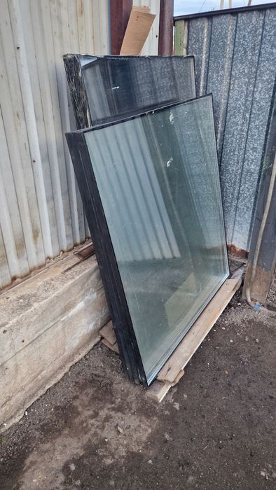 Продам б/у пластиковый витраж