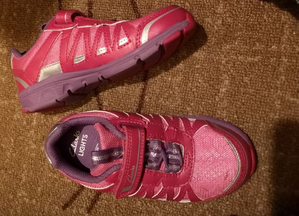 Нови светещи маратонки Clarks