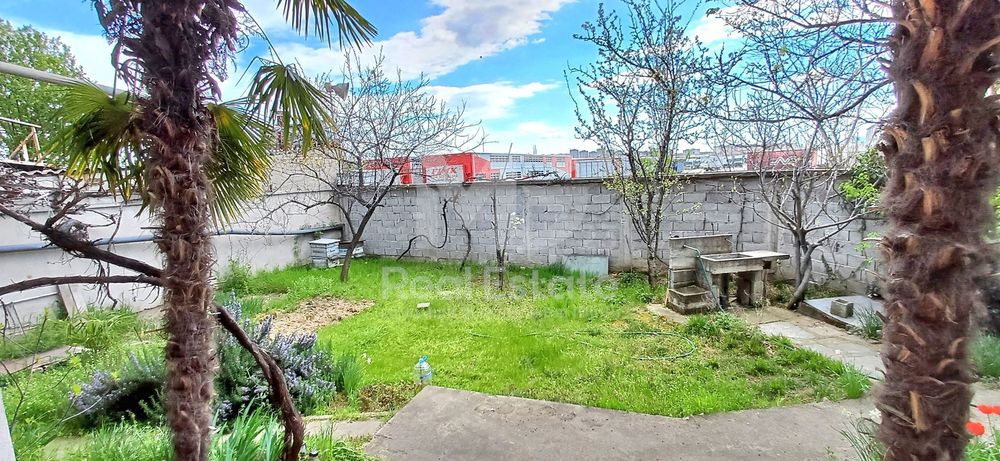 Продава се Къща в Пловдив, Кършияка - 250 кв.м за 714 €/кв.м - Снимка #2