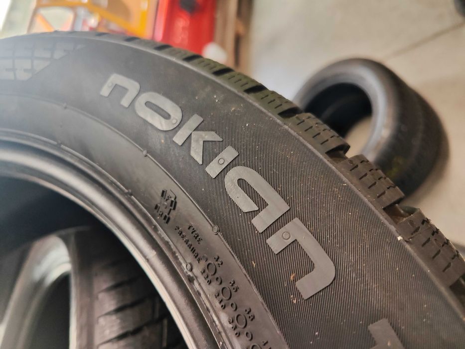 4бр.зимни гуми 225/55/18 Nokian
