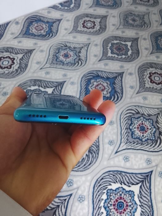 Redmi sotiladi yaxshi xolatda