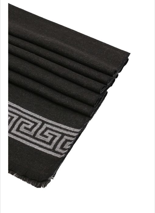 Елегантен мъжки шал сиво и черно на мотиви