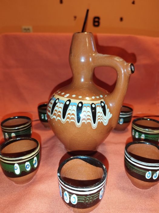 Глинено бардуче с осем чашки