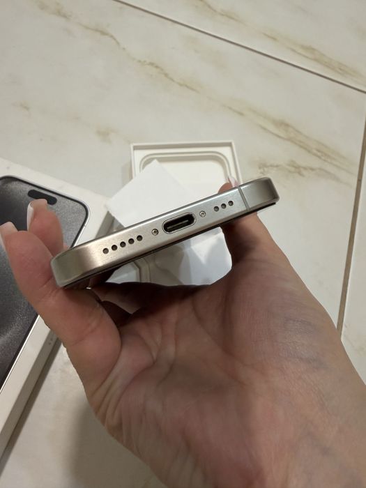 Продаю Iphone 15