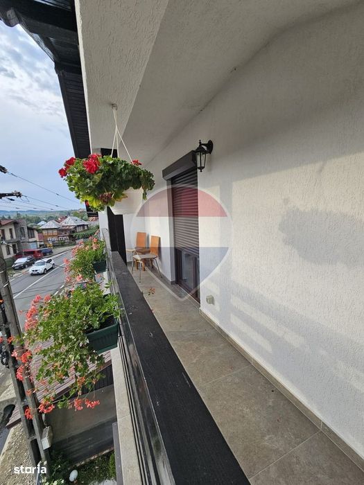 Casă / Vilă cu 9 camere de vânzare