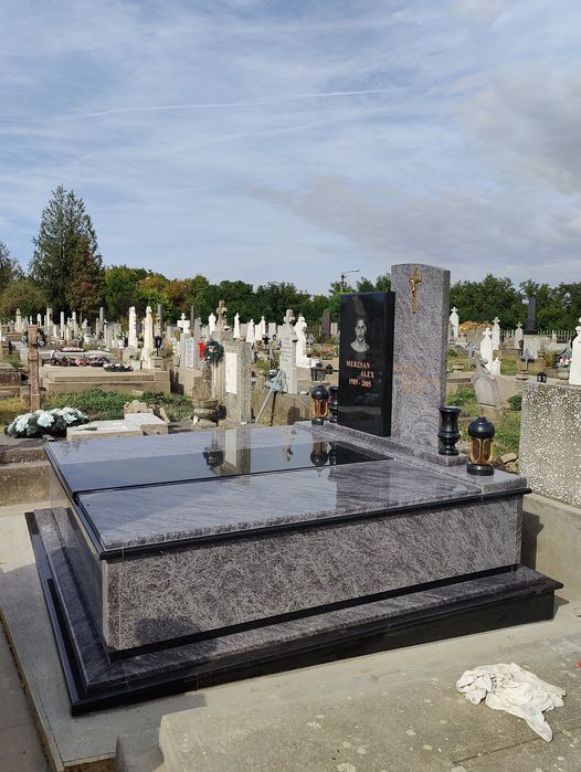 GrandArt din Cenad executa monumente funerare  din granit si marmura