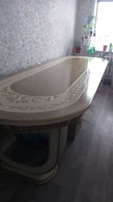 Продам срочно стол и стулья