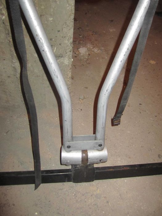 Продавам правен теглич за Toyota avensis verso,цена 20 Евро.