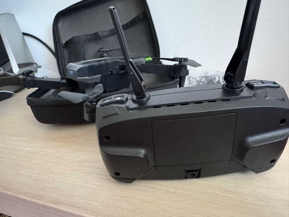 Dronă Pliabilă Wi-Fi FPV — Telecomandă, Husă, Accesorii, Nouă