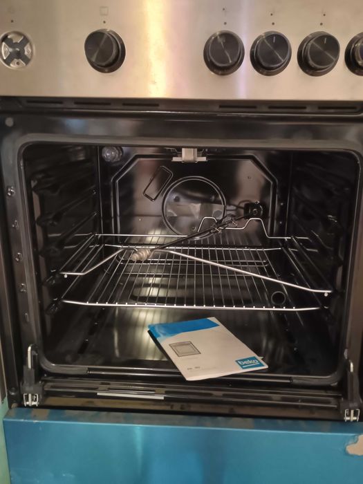 Vând aragaz Beko nou