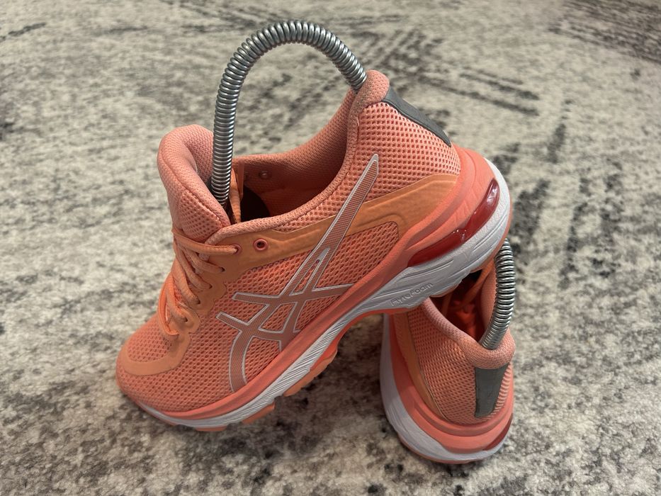 Asics nr 36 int 23 cm pret 100 lei