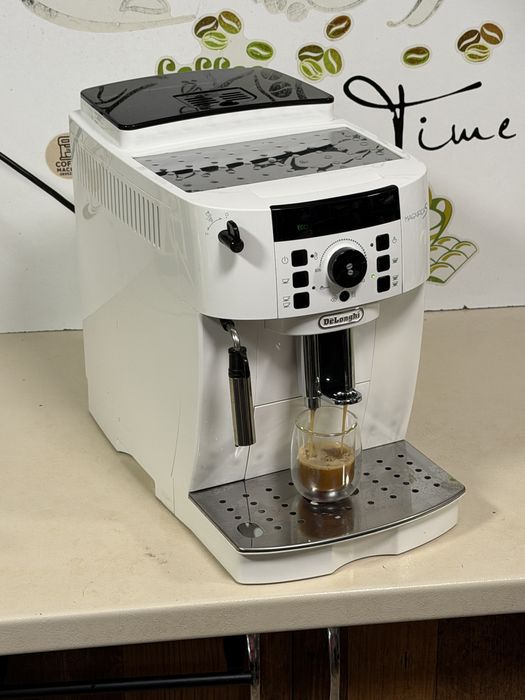 Кафемашина кафе автомат delonghi magnifica S с гаранция