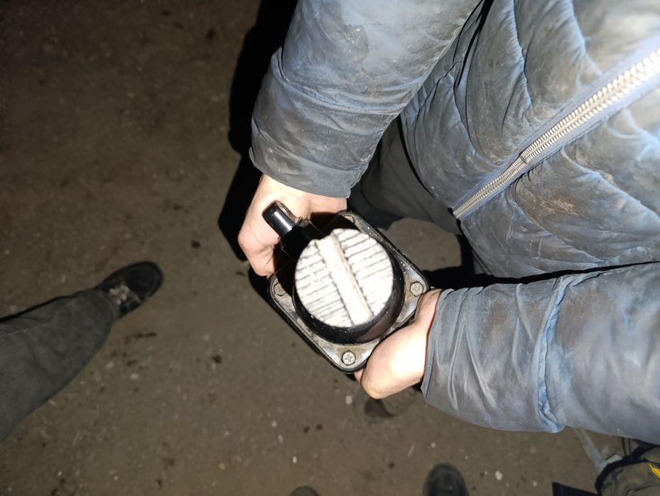 домкрат,без ручки, полностью рабочий