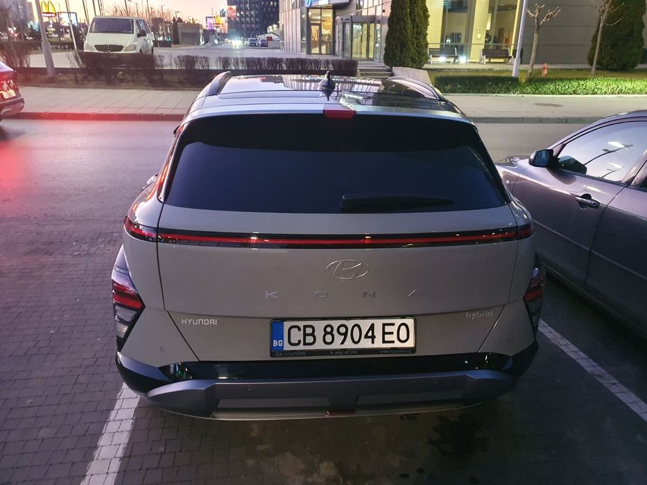 Продавам Хюндай кона  на една година 17000км