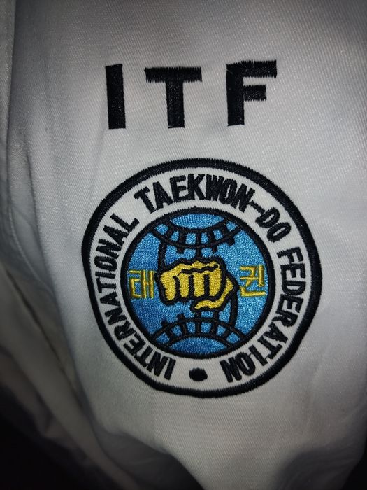Продам кимоно для таеквонда ITF