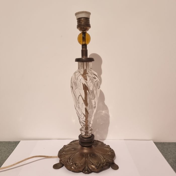 Veioză vintage 42 cm sticlă decorativă și bază metalică retro