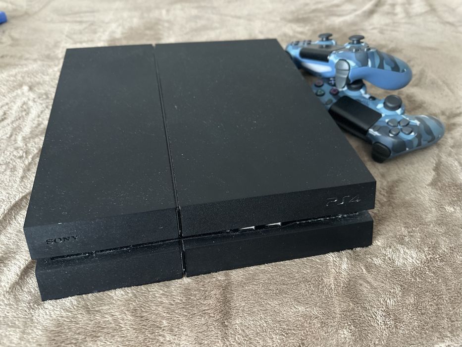 Vand PS4 1T cu jocuri