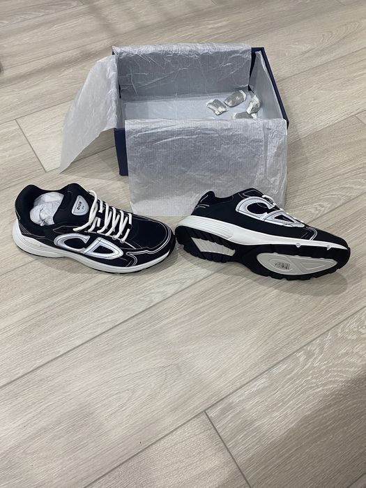 Продам кроссовки Dior