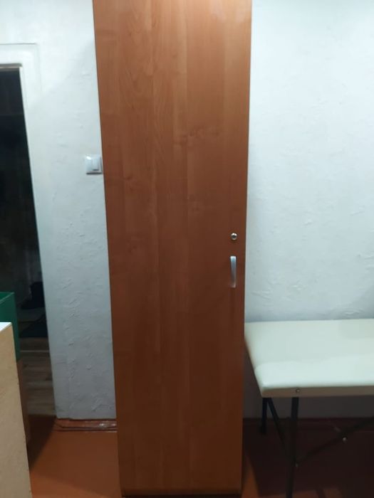 Продам шкафы и стол