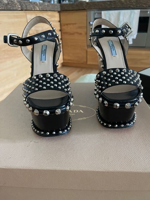 Оригинални обувки Prada и Dsquared